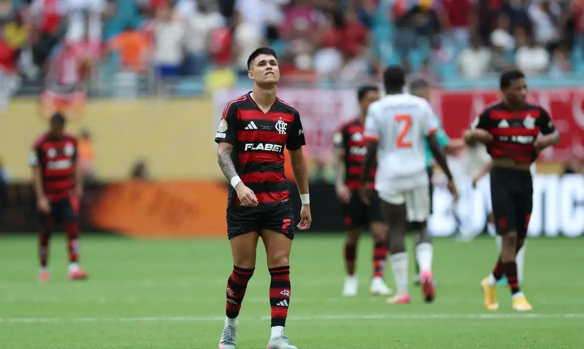 Bayern vence Flamengo por 4 a 2 e marca encontro com o PSG