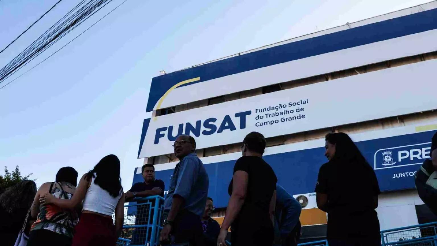 Desempregado? Funsat oferece 2,3 mil vagas nesta segunda-feira Desempregado? Funsat oferece 2,3 mil vagas nesta segunda-feira