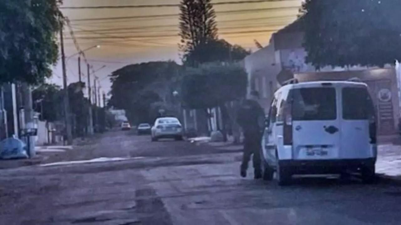 Gaeco ‘amanhece’ em Sidrolândia e cumpre mandado em residência Gaeco ‘amanhece’ em Sidrolândia e cumpre mandado em residência