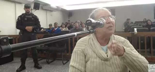 Idosa é condenada a 17 anos de prisão por envenenar e esquartejar o marido... veja mais em https://www.campograndenews.com.br/cidades/interior/idosa-e-condenada-a-17-anos-de-prisao-por-envenenar-e-esquartejar-o-marido
