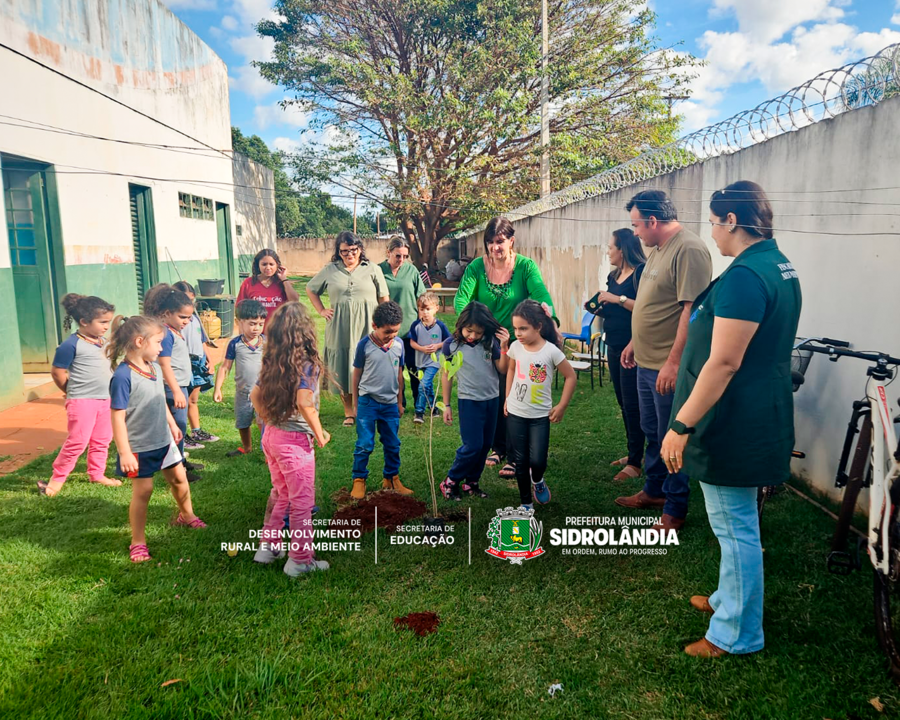 Junho verde: CMEI Michele Canejo participa da ação “Plante com a Gente” e recebe lixeiras para coleta seletiva Junho verde: CMEI Michele Canejo participa da ação “Plante com a Gente” e recebe lixeiras para coleta seletiva