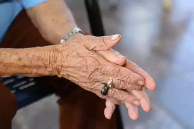 Mãe entra na justiça contra filha cobrando pagamento de pensão... veja mais em https://www.campograndenews.com.br/brasil/cidades/mae-entra-na-justica-contra-filha-cobrando-pagamento-de-pensao Mãe entra na justiça contra filha cobrando pagamento de pensão... veja mais em https://www.campograndenews.com.br/brasil/cidades/mae-entra-na-justica-contra-filha-cobrando-pagamento-de-pensao