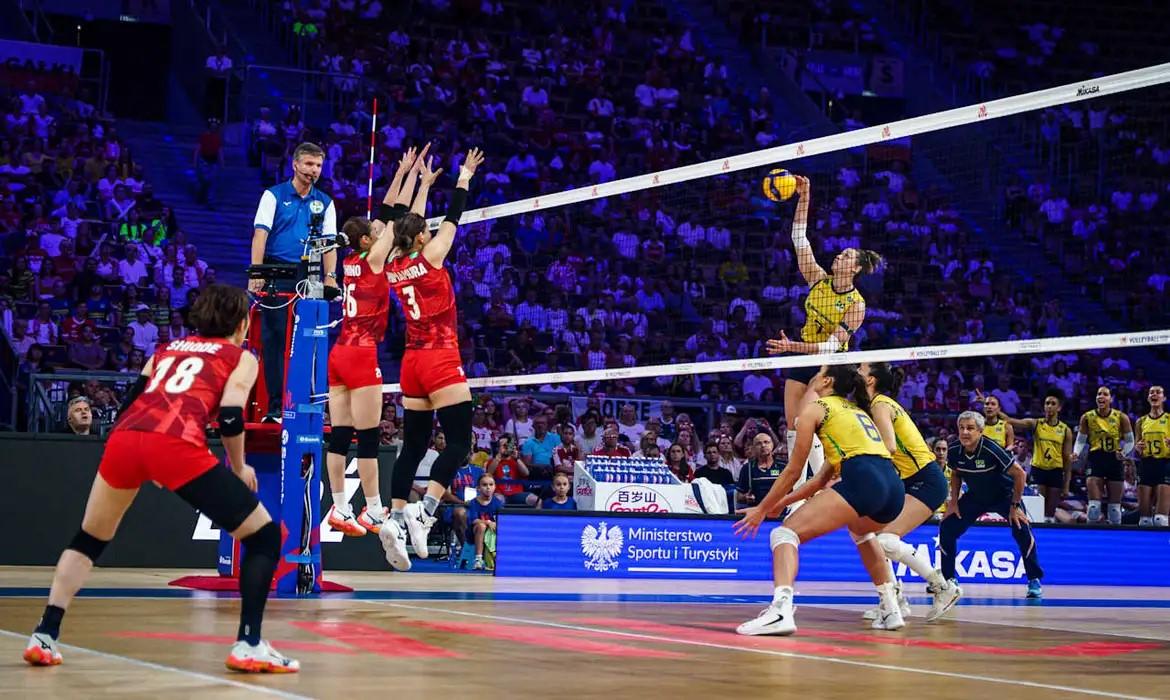 Brasil vira sobre o Japão e alcança final da Liga das Nações de vôlei Brasil vira sobre o Japão e alcança final da Liga das Nações de vôlei