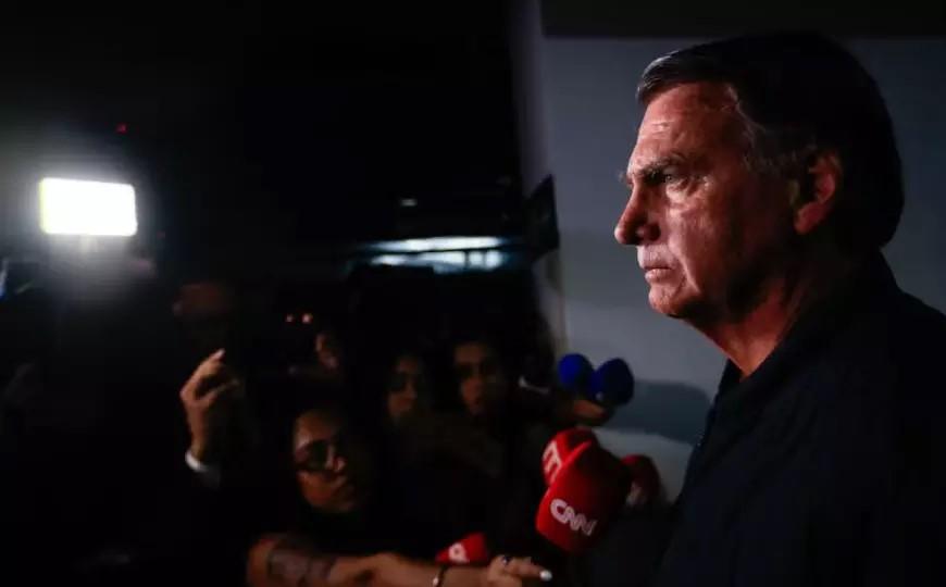 Defesa promete que Bolsonaro ficará calado e alega desdobramento incontrolável nas redes Defesa promete que Bolsonaro ficará calado e alega desdobramento incontrolável nas redes
