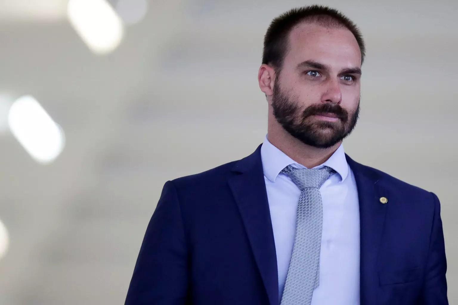 Eduardo Bolsonaro diz que não vai renunciar ao mandato de deputado Eduardo Bolsonaro diz que não vai renunciar ao mandato de deputado