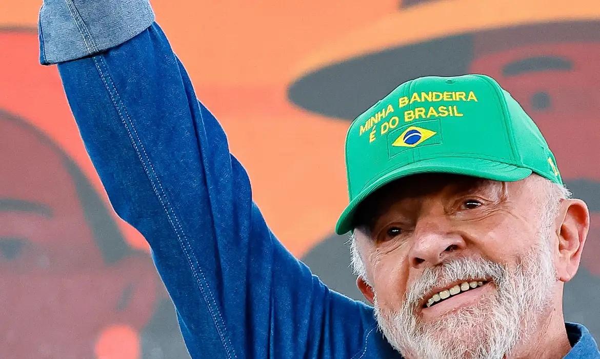 Lula chama Trump "para conversar" e reafirma que Brasil tenta negociar Lula chama Trump