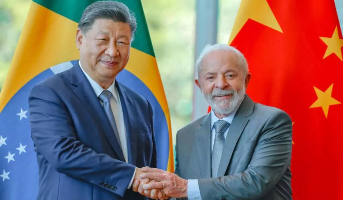 Em telefonema, Lula e Xi discutem ‘parceria estratégica bilateral’ entre o Brasil e a China Em telefonema, Lula e Xi discutem ‘parceria estratégica bilateral’ entre o Brasil e a China