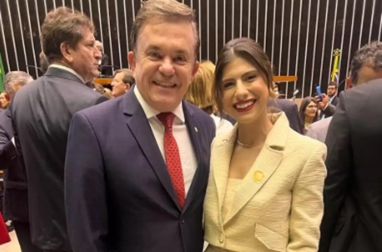 Kemp e Vander saem em defesa de Camila Jara, acusada de agredir parlamentar Kemp e Vander saem em defesa de Camila Jara, acusada de agredir parlamentar