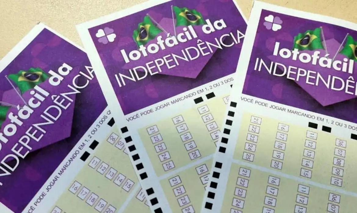 Lotofacil da independência tem 54 apostas com prêmio de R$ 4,2 milhões Lotofacil da independência tem 54 apostas com prêmio de R$ 4,2 milhões