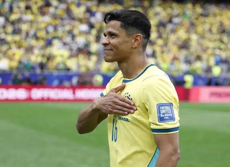 Douglas Santos traz vivência do ouro olímpico para buscar o hexa
