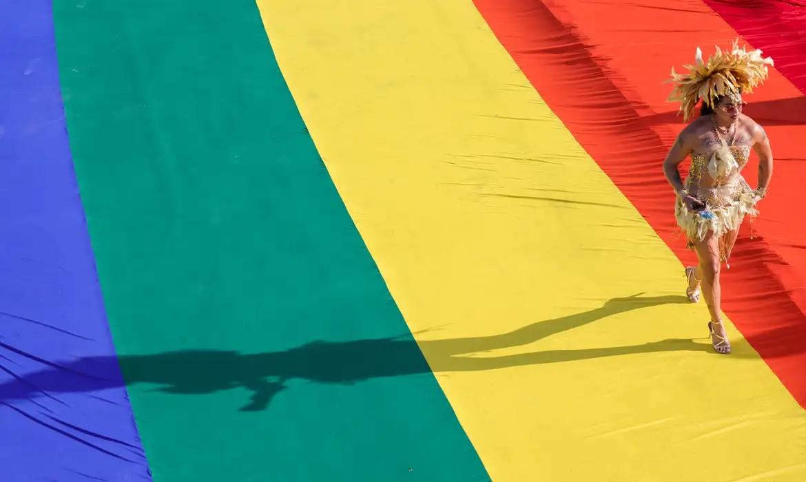 Parada Brasília Orgulho traz campanha do voto contra o preconceito
