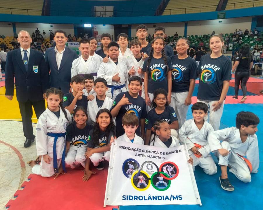 04/08/2026 às 16:34, Atualizado em 04/08/2026 às 16:36  Atletas de Sidrolândia conquistam 14 medalhas na 2ª etapa do Estadual de Karatê
