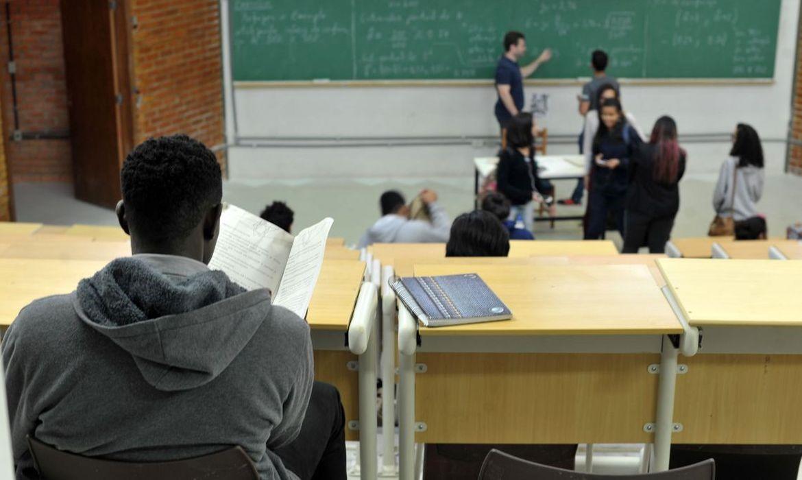Fies começa a convocar nesta sexta estudantes em lista de espera