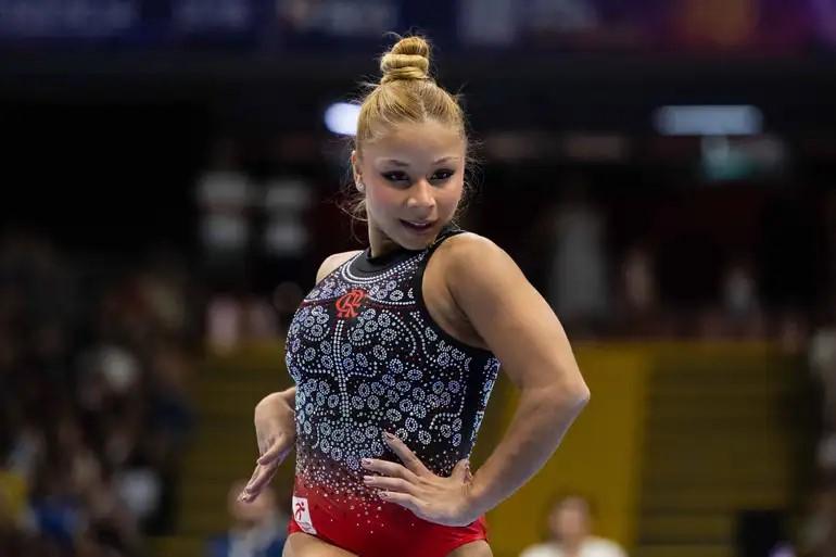 Flávia Saraiva fatura ouro na trave e no solo no Campeonato Brasileiro