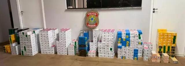 Soldado da PM e comparsa são presos pela PF com 650 celulares sem nota fiscal.
