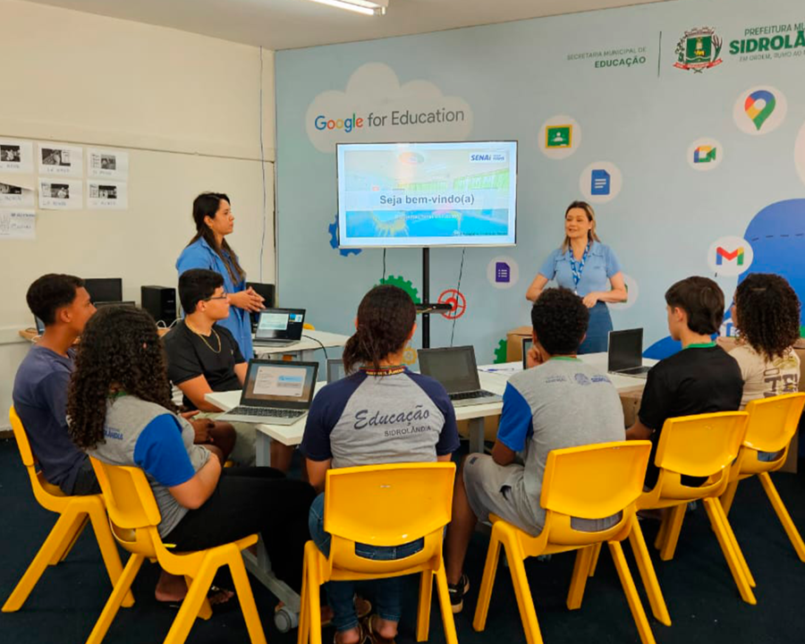 Projeto Primeiros Passos leva tecnologia e inovação a alunos da Rede Municipal de Ensino
