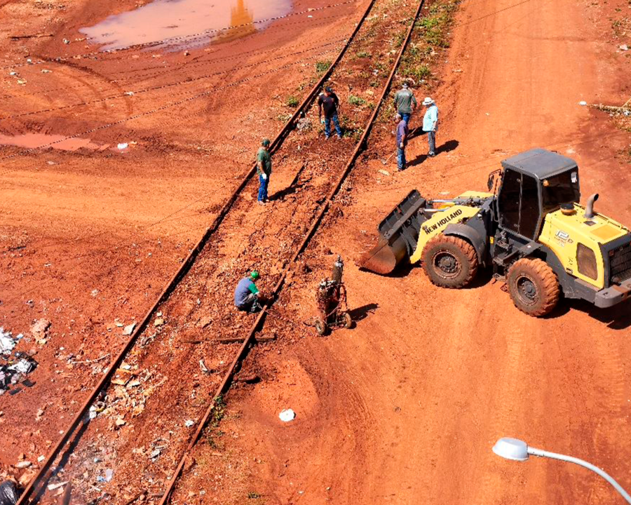 Retirada de aproximadamente 2 km de trilhos está em andamento na área urbana de Sidrolândia