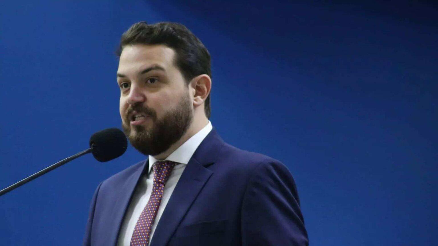‘Solta o combustível’: MP expõe código da propina e cobra R$ 714 mil de Claudinho Serra