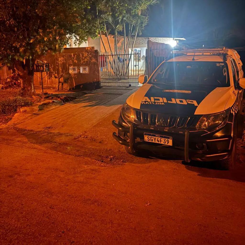 Jovem tem casa invadida e é assassinado na frente da esposa e dos 4 filhos..