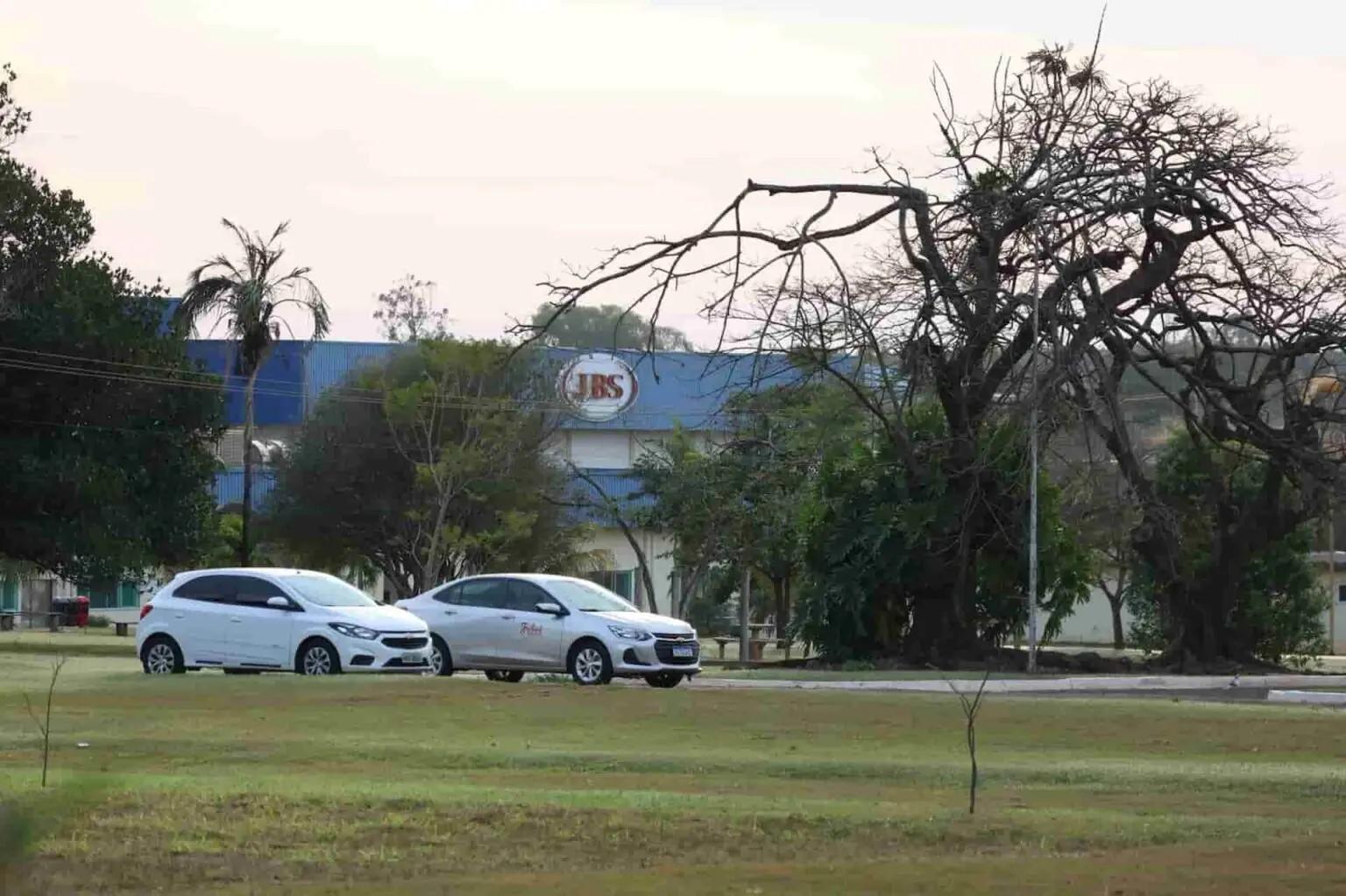 Justiça suspende ação por mau cheiro da JBS até julgamento de ‘ultimato do MP’