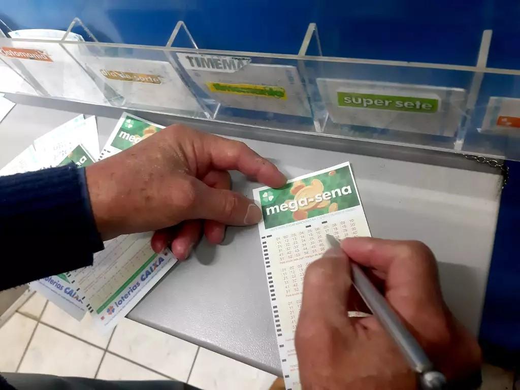 Mega acumula, mas duas apostas de MS faturam R$ 114 mil na quina..