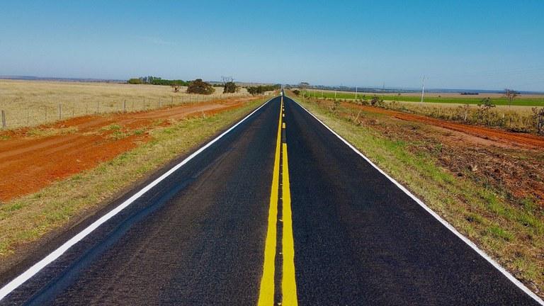 Motorista morre ao invadir pista contrária e bater em caminhão na BR-060 saida Sidrolândia.